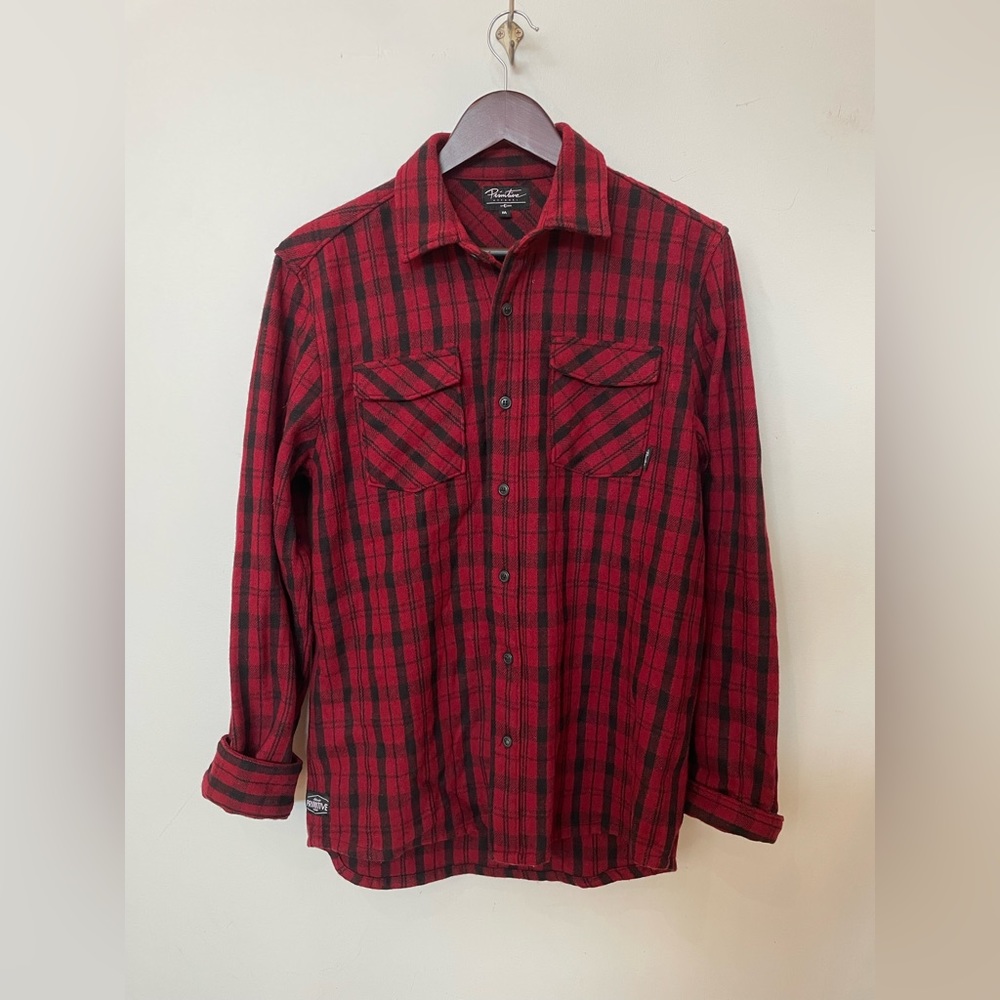 Primitive Acrylic/Viscose Flannel in size Medium. Gently Worn; Great Condition.